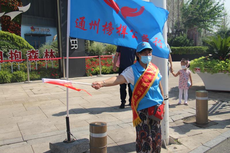 <strong>被老板插入玩阴蒂</strong>